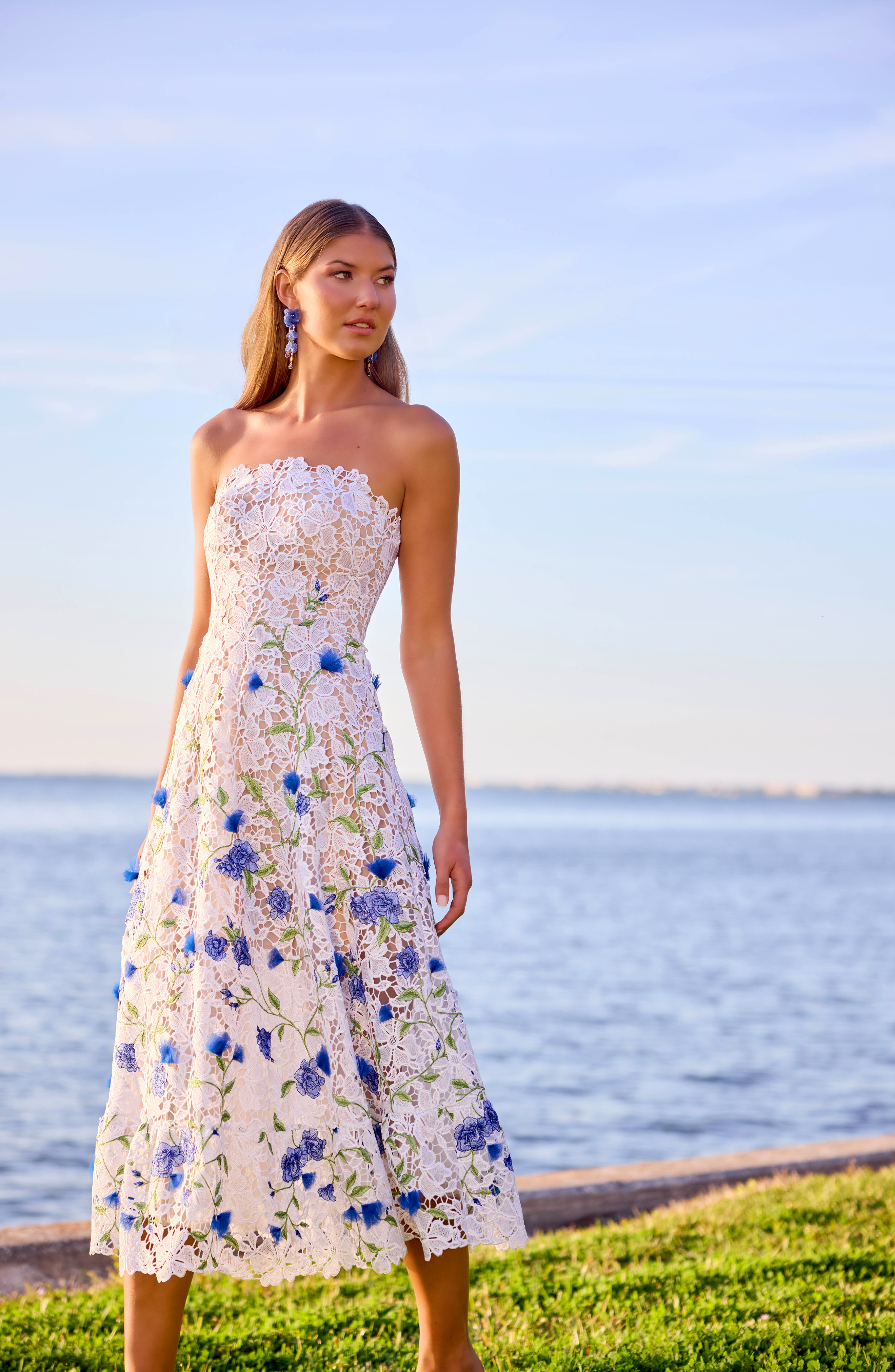 Dress The Population Kailyn Floral Lace Cocktail Dress - White Multi